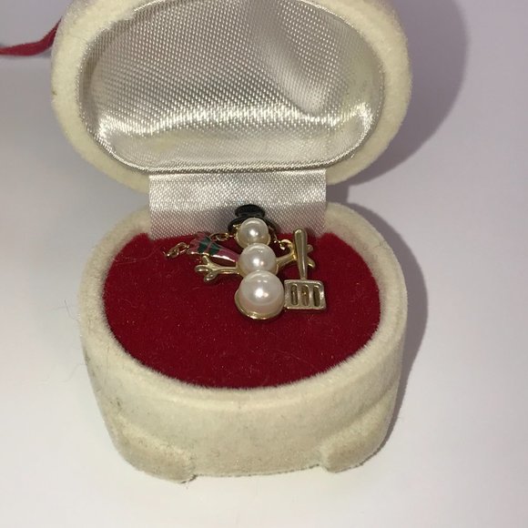 18" Snowman Necklace and jewelry box - Picture 2 of 4